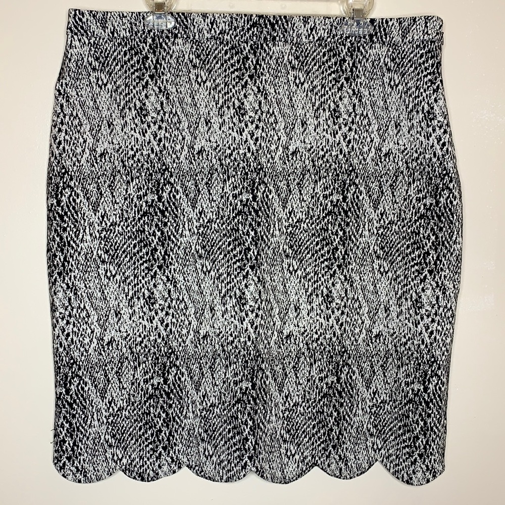 PIXLEY Snakeskin Print Black & White Stretchy Scalloped Hem Pencil Skirt XXL